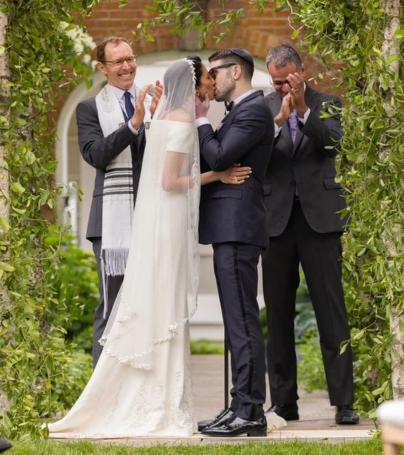 Син мільярдера  Сороса відгуляв весілля зі старшою на 10 років коханою