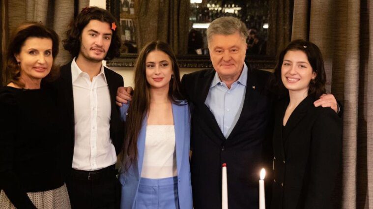 Пʼятий президент України подарував дітям мільйон доларів