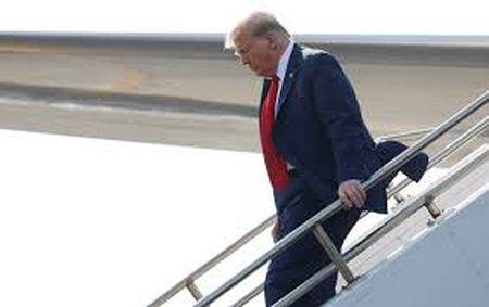 Трамп недолюблює Макрона і не хотів бачитися зі Зеленським