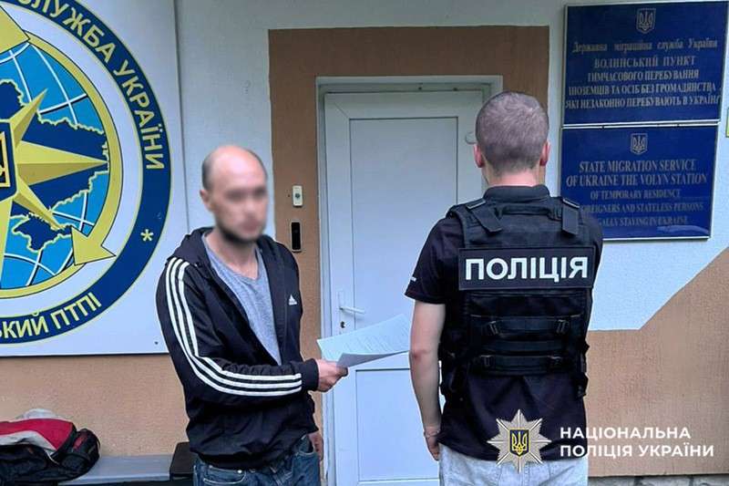 Росіянин-нелегал проживав в одному із сіл Хмельницького району