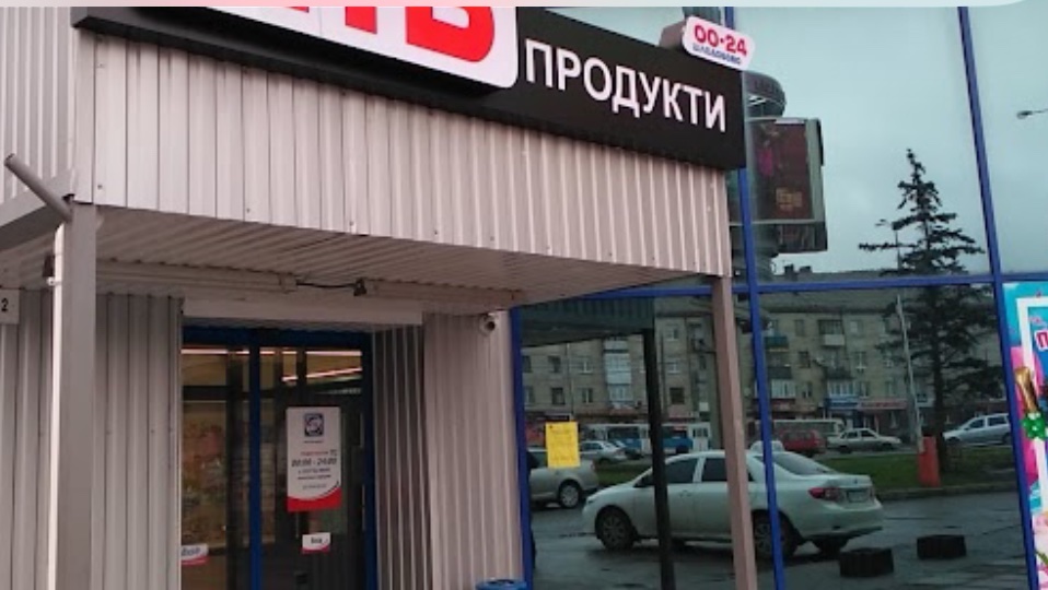 Підліток стріляв із пістолета біля супермаркету у Вінниці