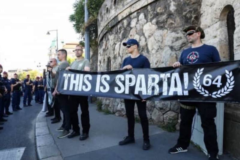 Заборонений ЛТБТ-прайд у центрі Будапешта зібрав десятки тисяч людей