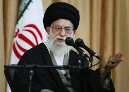 Верховний лідер Ірану Хаменеї зник