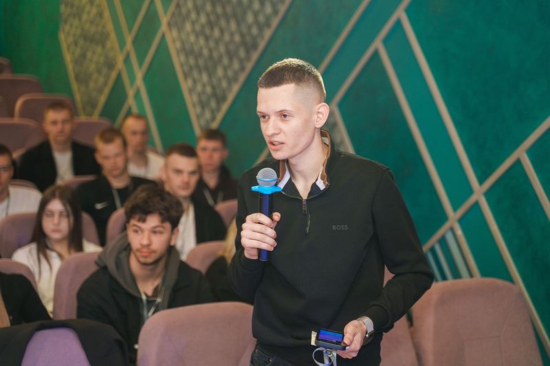 У Вінниці молодь зустрілася із мером Cергієм Моргуновим: відкрито про плани, зміни й участь молодого покоління у житті громади