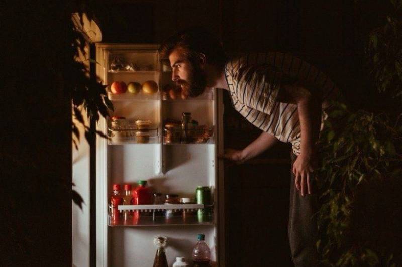 Чому не варто лягати спати голодним?