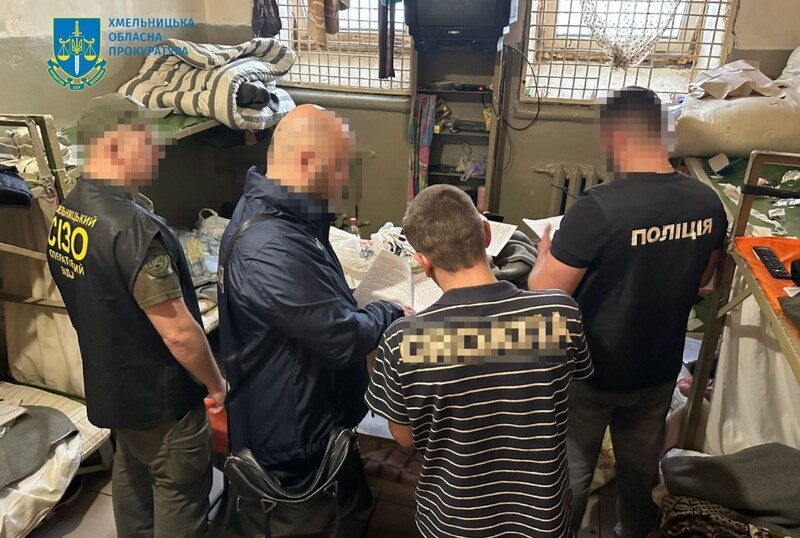 Психотропи ховали у взутті, буряку та шампуні