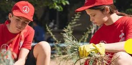 Примушують дітей в окупованому Криму прибирати пам’ятники загарбникам