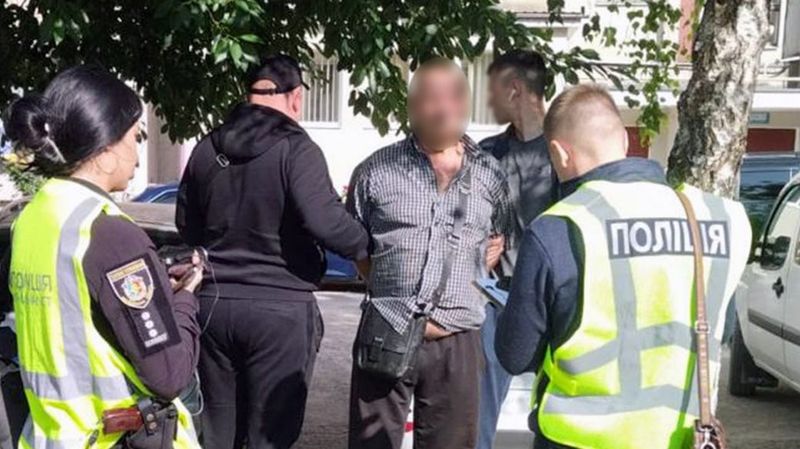 Торгував зброєю та вибухівкою