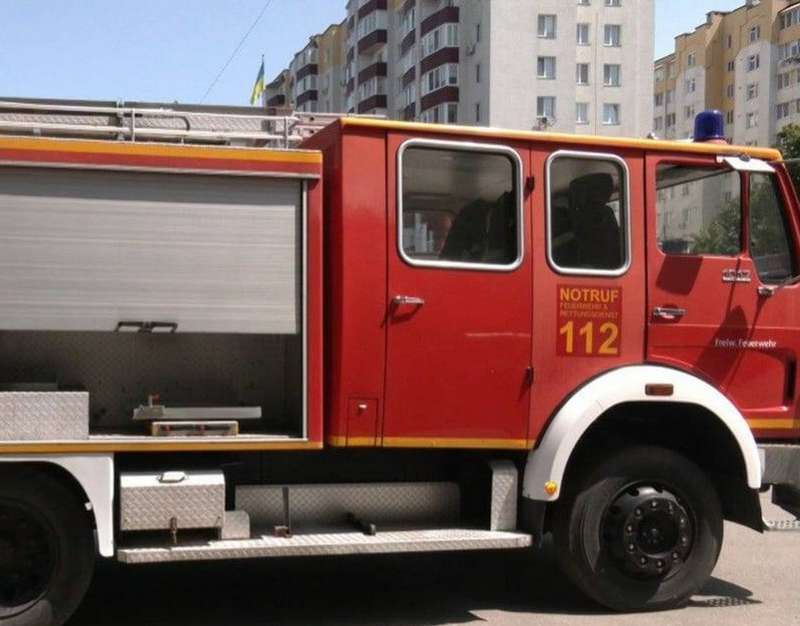 Хмельницькі волонтери пригнали пожежний автомобіль зі Швейцарії