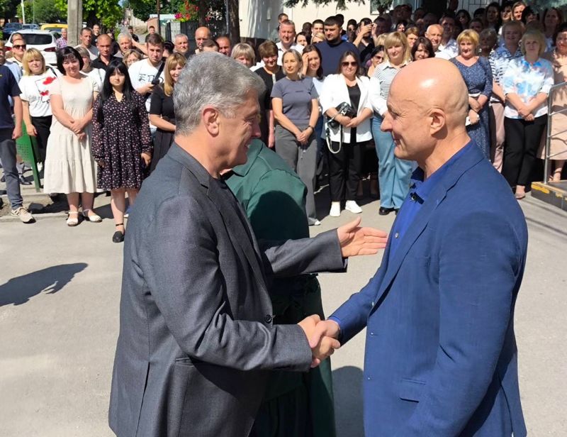 Порошенко прописався у Немирові. Чому?