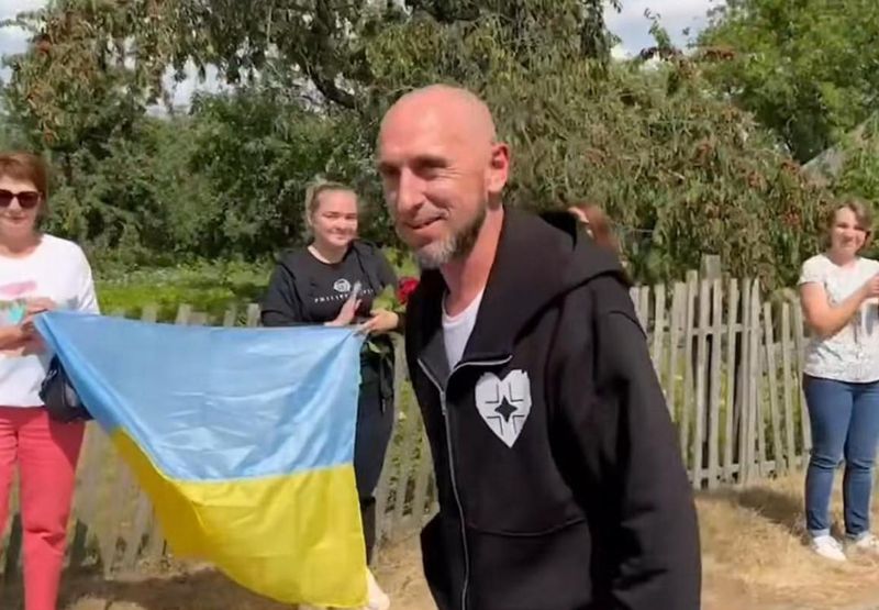 Звільненого з полону бійця Євгенія Горбатюка зустріли у Луці-Мелешківській