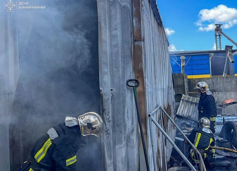 Склад з макулатурою горів у Луці-Мелешківській
