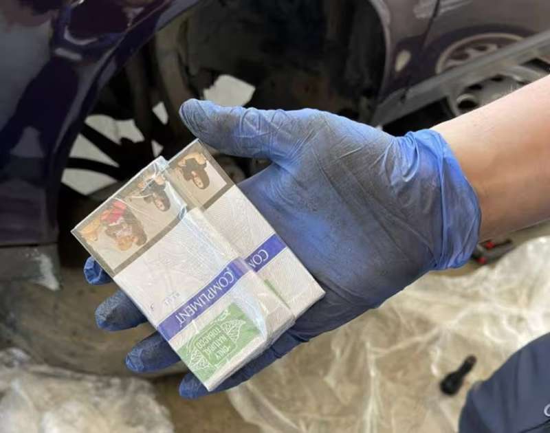 Сховок для безакцизних цигарок облаштували в коробці передач