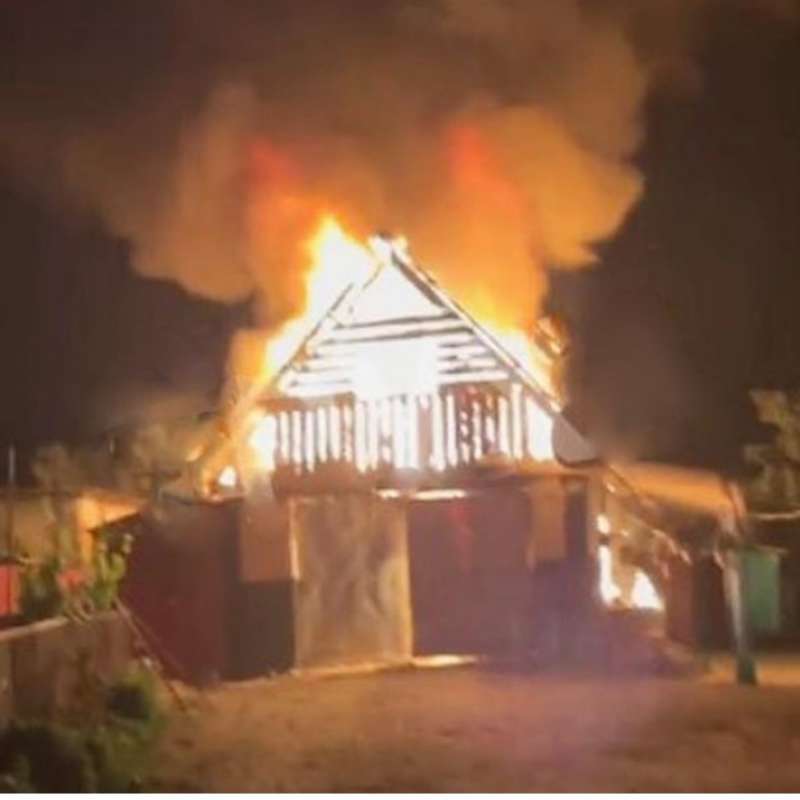 Під час нічної атаки шахедів горів будинок у Шпикові