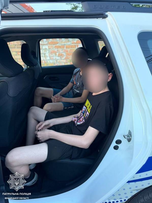 Двоє підлітків у Вінниці розважались на залізничних коліях