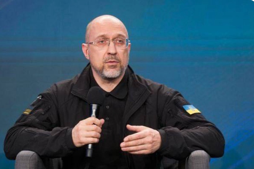 Випускникам медвузів, які вирушать працювати в села або зони активних бойових дій, нададуть 200 тисяч грн