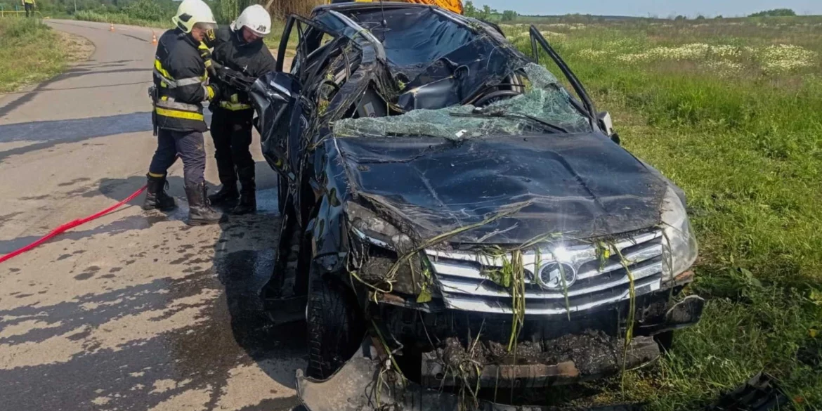 На Вінниччині автомобіль упав з мосту в річку – загинули двоє людей