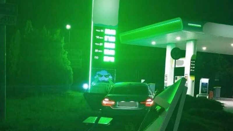 Врізався у банер заправки й намагався дати хабар, аби уникнути покарання