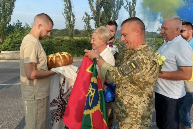 Звільненого з полону прикордонника зустріли у Могилеві-Подільському