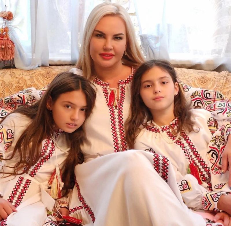 Чому доньки Камалії покинули Великобританію і батька мільярдера