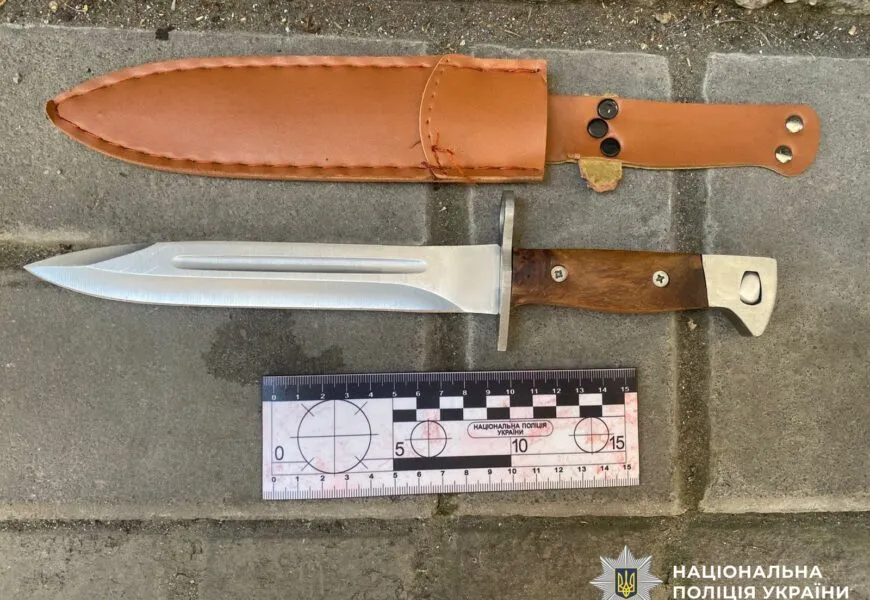 У Вінниці чоловік погрожував людям ножем на Центральному ринку