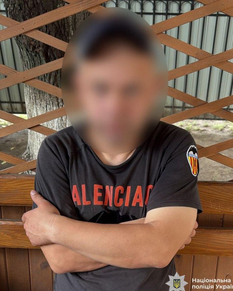 Побив скло та порізав шини: чоловік пошкодив чотири автівки у Вінниці