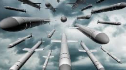 Шість страшних вибухів пролунало над Вінницею вперемішку із зливою та громом