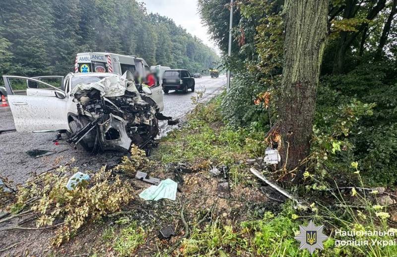 Поліція працює на місці смертельної аварії, що сталась поблизу села Щітки Вінницького району