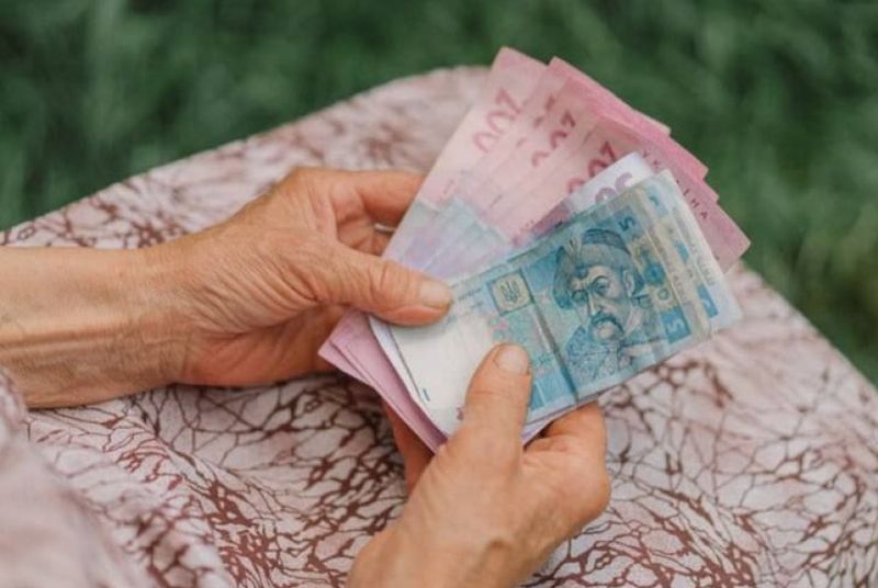 Не всім пенсіонерам пенсію перерахують автоматично