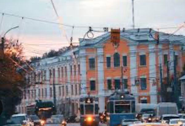 Просимо повернути зупинку назад біля 2-ї школи