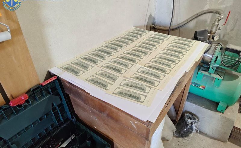 Підпільна друкарня на Київщині виготовляла стодоларові купюри високої якості