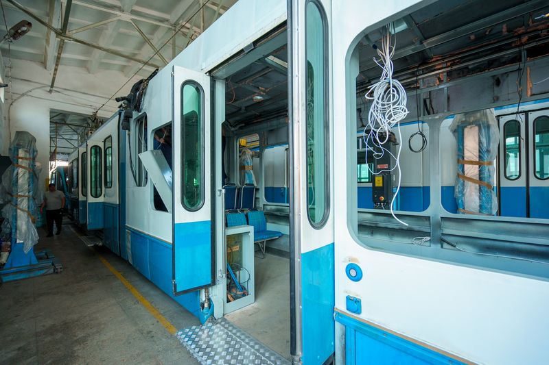 Безбар’єрний транспорт: у Вінниці створили першу низькопідлогову секцію для трамвая Трам 2000