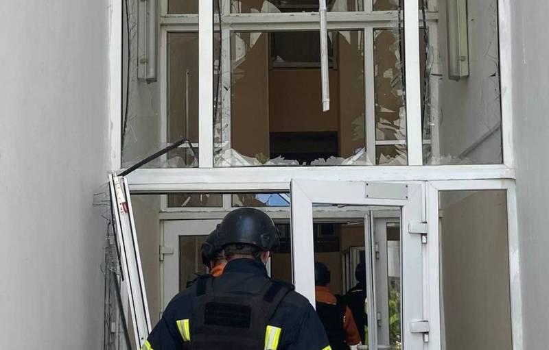 Окупанти вдарили по навчальному закладу у Сумах: є поранені