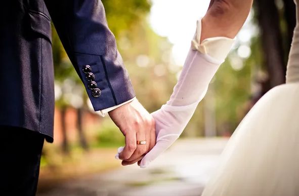 Чи зобов’язаний чоловік утримувати дружину