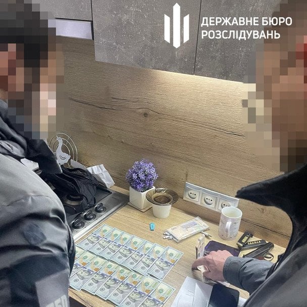 Працівник ТЦК “відмазав” від мобілізації 1500 чоловіків