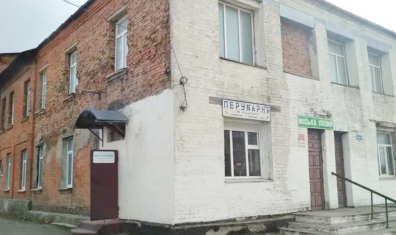 У Шепетівці виставили на торги будівлю лазні