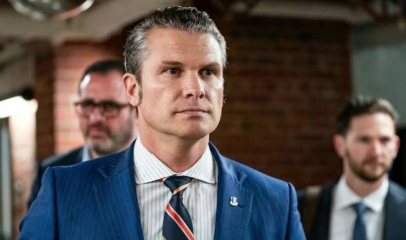 Глава Пентагону одноосібно зупинив постачання зброї Україні