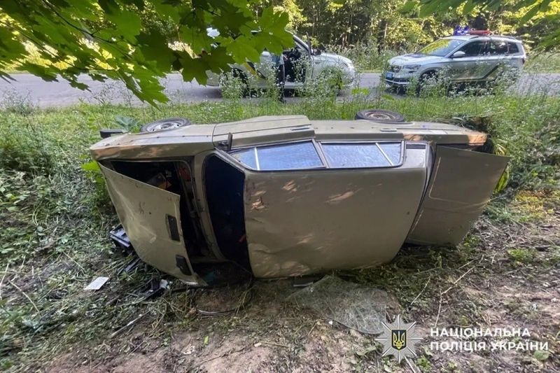 П’яний водій віз уночі неповнолітніх пасажирок.