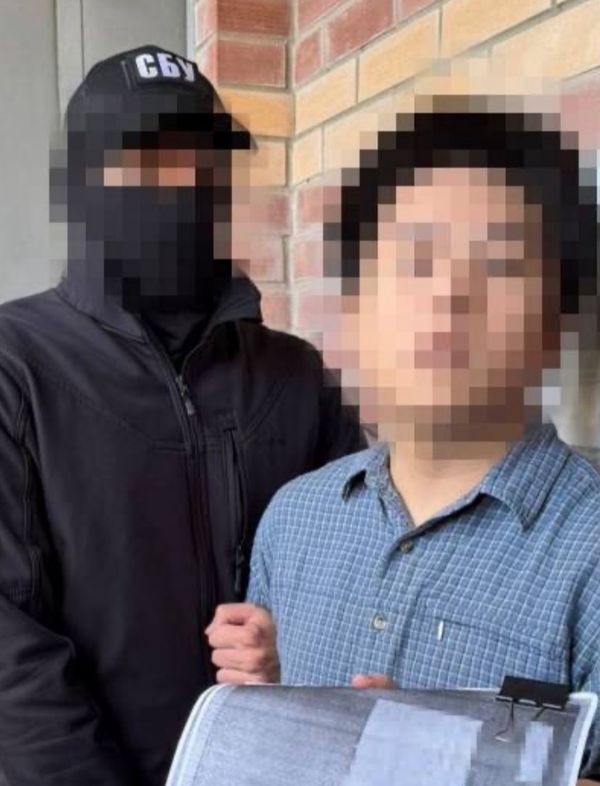 Китайці батько та син виявились шпигунами