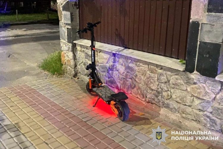 14-річний самокатник збив пенсіонерку