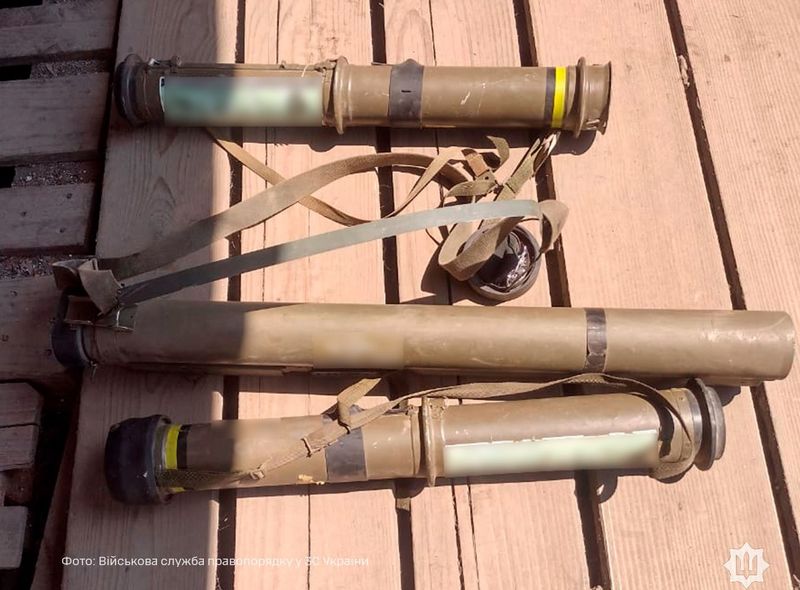 В автомобілі військового виявили зброю та боєприпаси