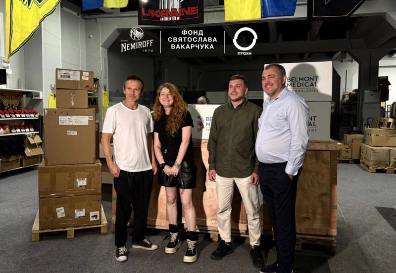 Nemiroff, Вакарчук і  “Птахи” підтримали медиків “Азову”
