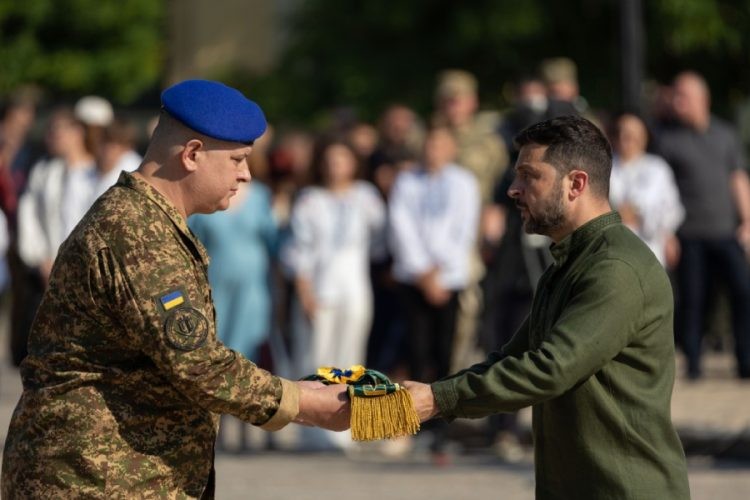 Військова частина з Хмельниччини отримала почесну відзнаку «За мужність та відвагу»