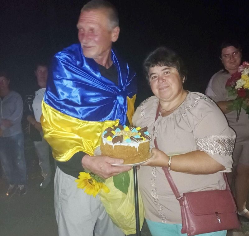 Звільненого з полону захисника Віталія Єлізарова зустріли у Липовецькій громаді