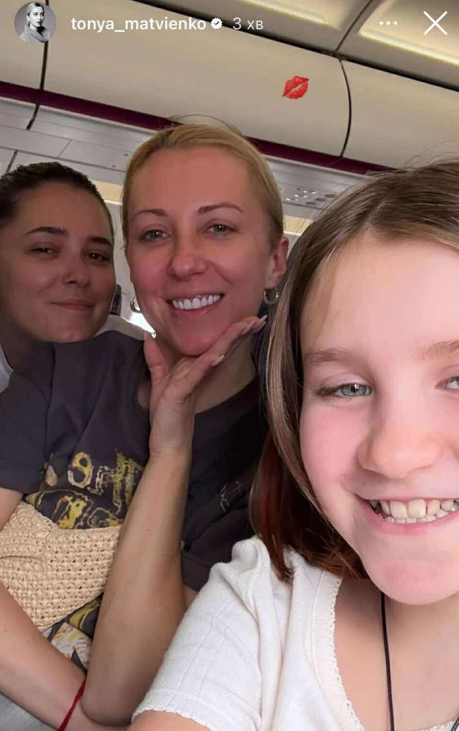 Матвієнко з двома доньками відпочила в Іспанії