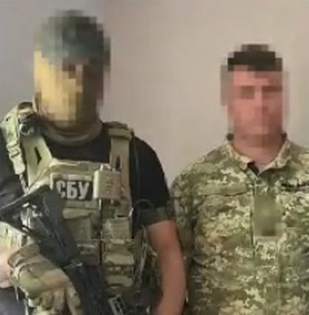 Льотчик – інструктор був кротом ворога у Повітряних силах