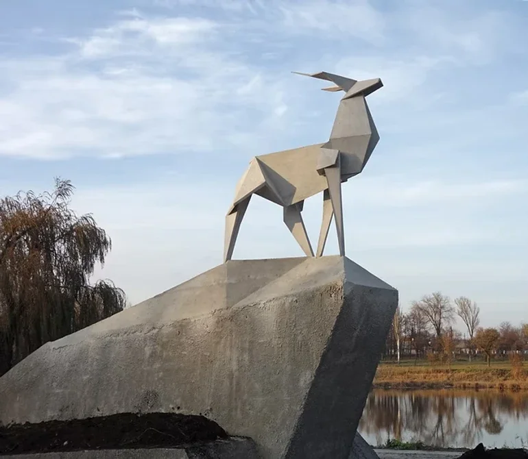 Оленя в стилі оригамі з Вінниці повезуть до Венеції