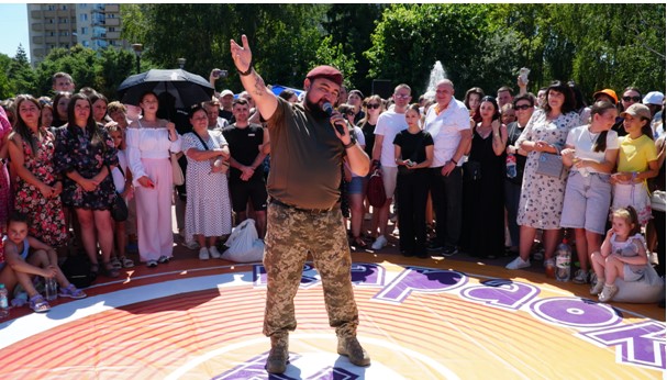 «Караоке на майдані» в Ладижині: благодійний захід на підтримку 46-ї окремої десантно-штурмової Подільської бригади ДШВ