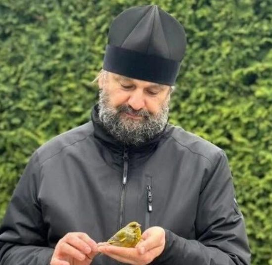 Настоятеля монастиря УПЦ (МП) де під час пʼянок помер військовий відсторонили