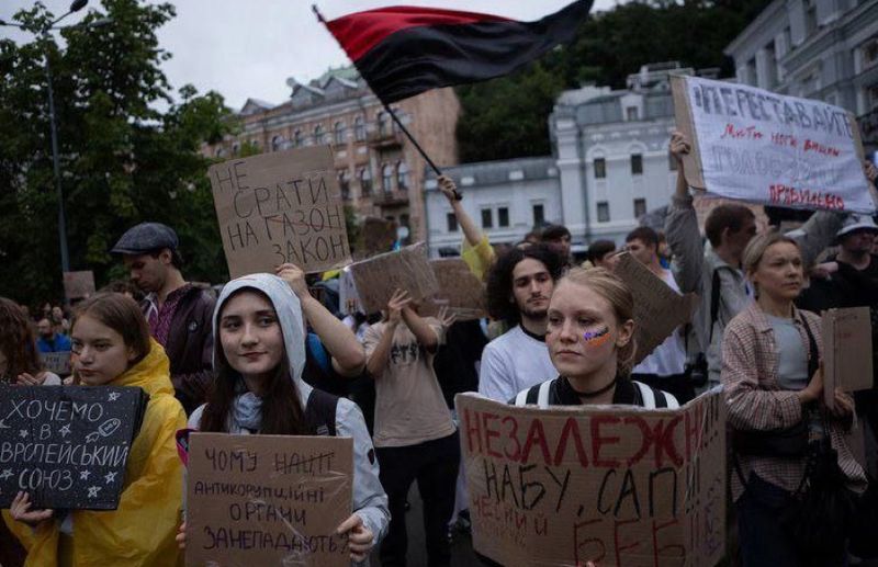 Українці змусили владу відновити незалежність НАБУ і САП